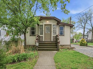111 Ray St, Freeport, NY 11520