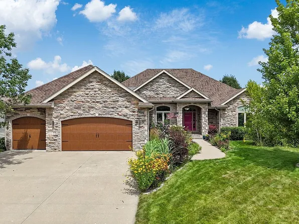 16915 Winston Cir, Clive, IA 50325