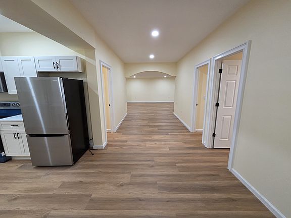 2nd image of 141 Deforest Rd #B