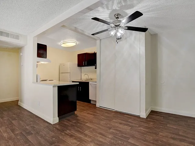 Paradise Square | Apartments For Rent in Las Vegas