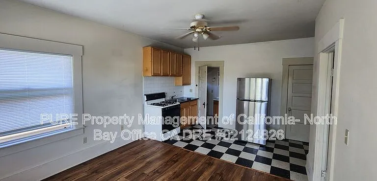312 Washington St #4 — Photo 3