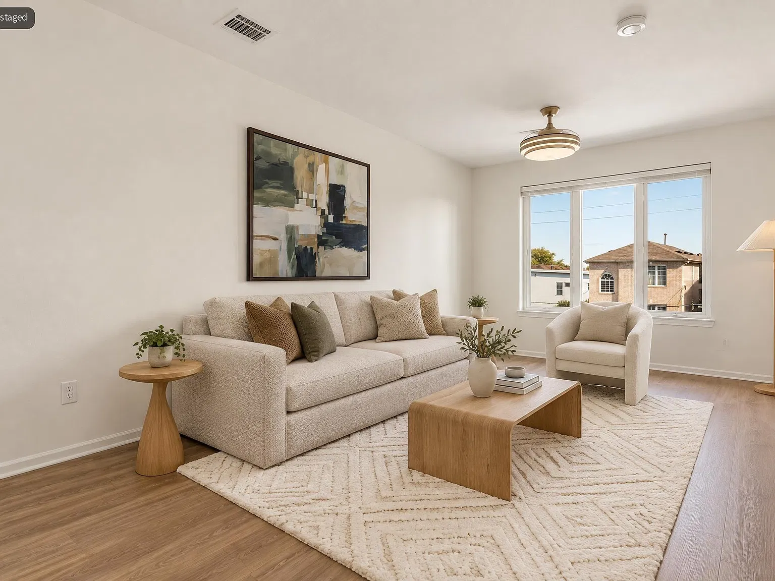 3 bed, 2.0 bath, 900 sqft, $3,200 — Photo 3