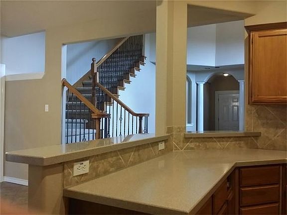 Nice view to the stairway and columns.