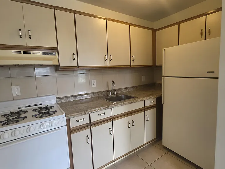 77 Colgate St #3 — Photo 7