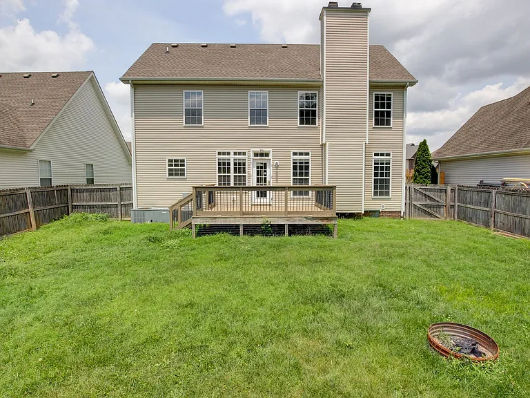 716 Cavalier Dr — Photo 34