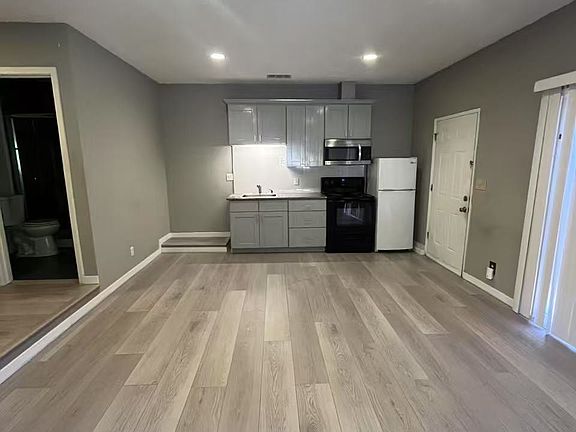 2nd image of 1303 Lindsay Way