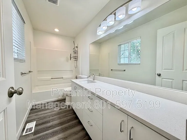 3178 S 945 E #B — Photo 6