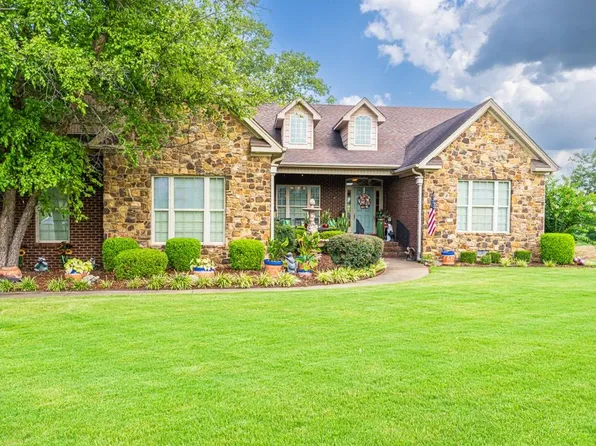 129 Creekside Dr, Tuscumbia, AL 35674