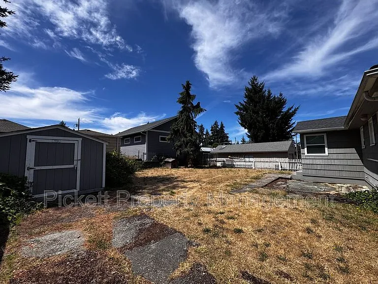 631 Bertha Ave — Photo 16