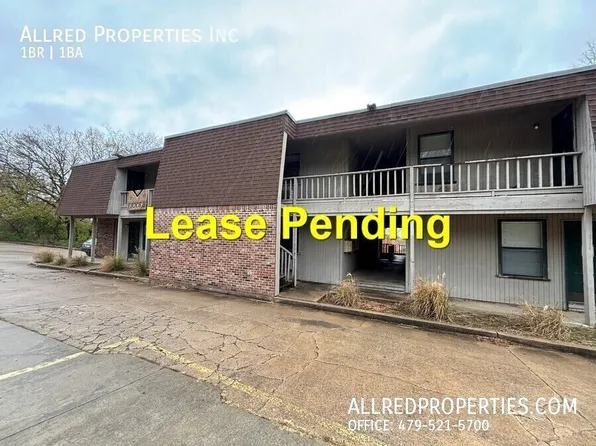 1390 W Wedington Dr, Fayetteville, AR