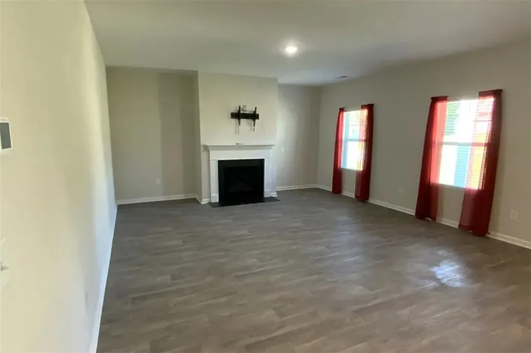 3 bed, 3.0 bath, $2,200 — Photo 4