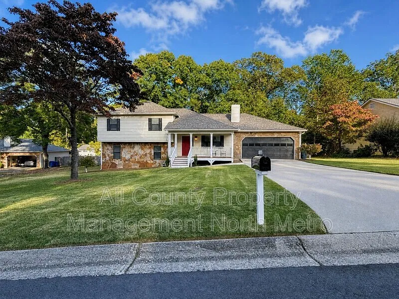 1369 Gate Post Ln