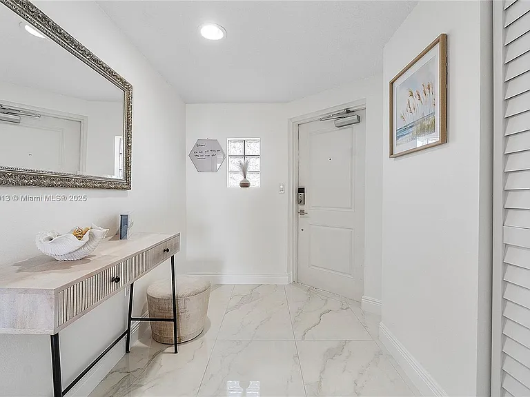 17050 N Bay Rd #807 — Photo 33