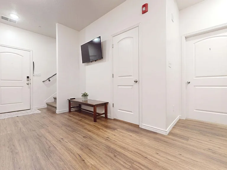 1055 W 400 N — Photo 14