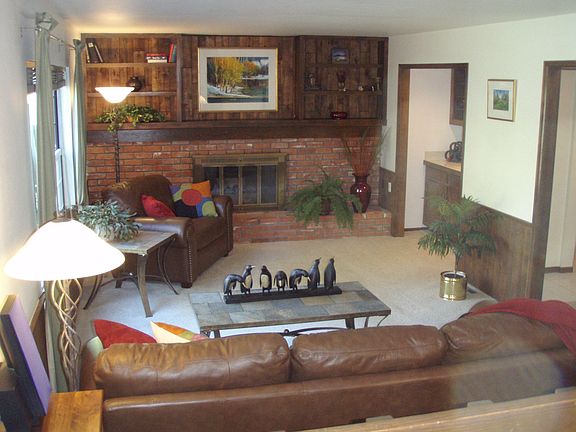 Family Room w/ Fireplace