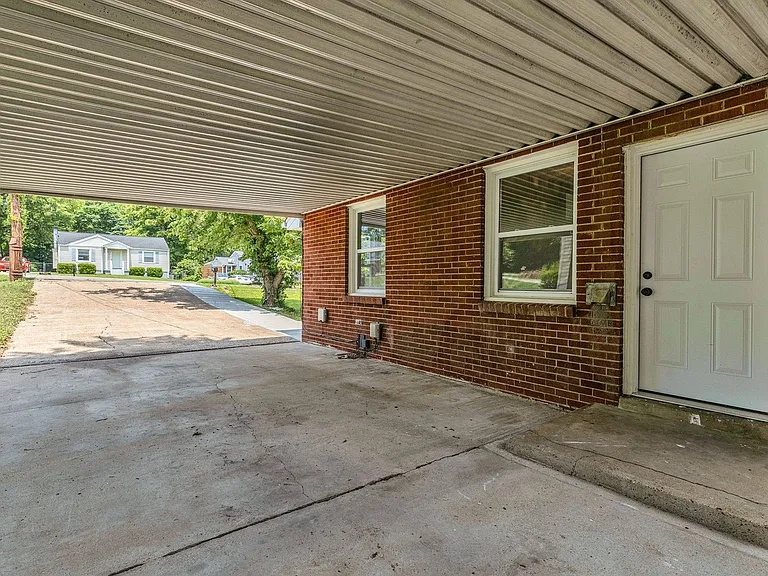 2923 Emery Dr — Photo 23