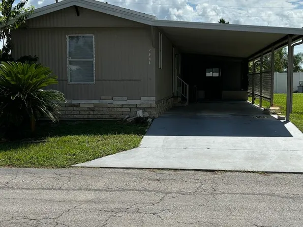 5300 Croton St, Zephyrhills, FL 33541