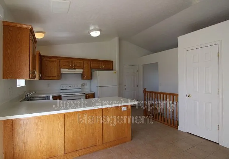 1632 Wildwood Ln — Photo 3