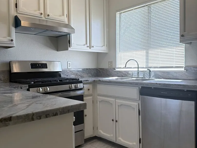 1310 Loughborough Dr — Photo 10