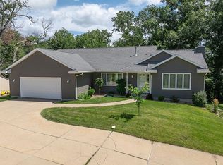 4708 Riverside Ct NE, Cedar Rapids, IA 52411