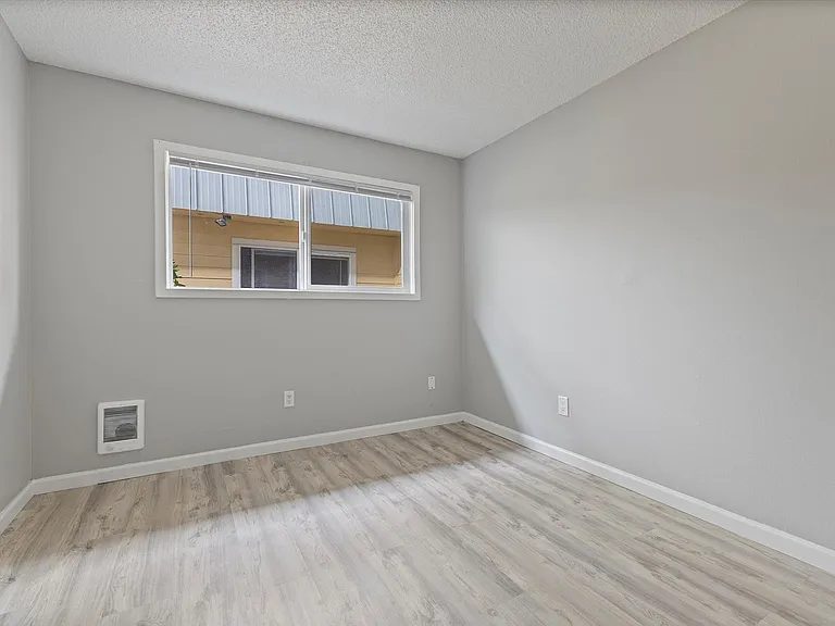 Executive East — Photo 11