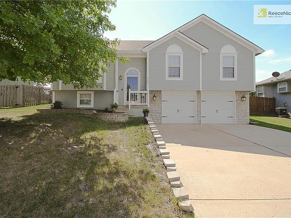 2nd image of 629 SE Nelson Dr