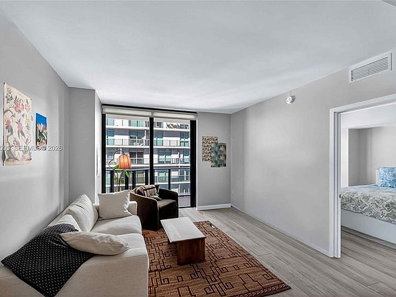 3rd image of 45 SW 9th St APT 3807