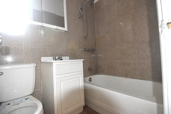 Rented by The Agency | media 5