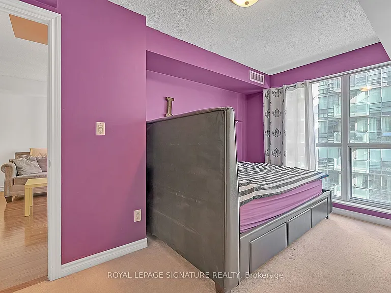 270 Wellington St W #710 — Photo 10