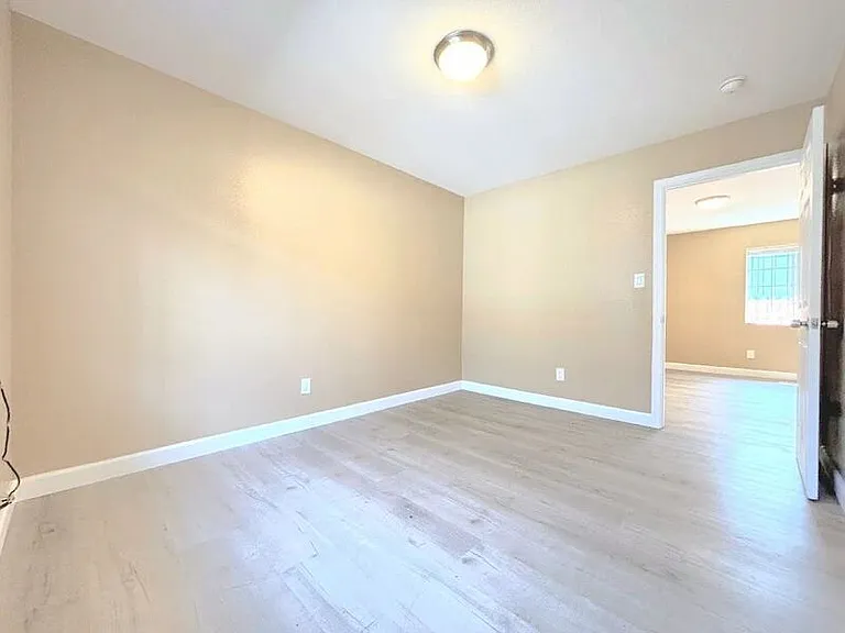 1385 E Vernon Ave — Photo 6