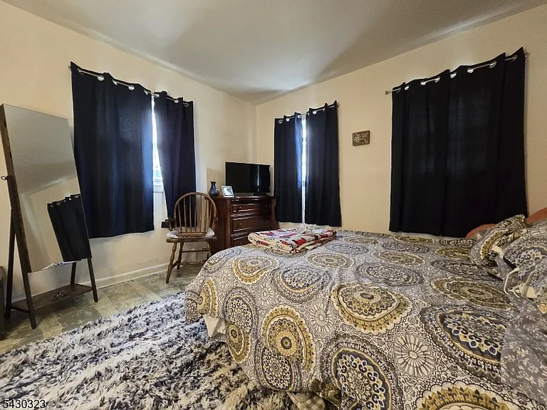 83 Allen St #1 — Photo 12