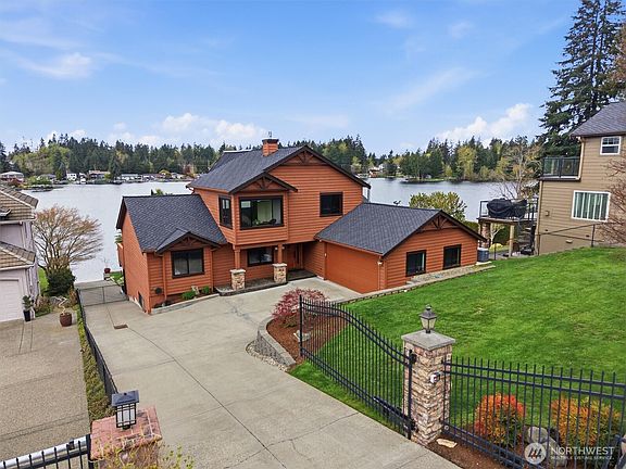 3rd image of 1202 184th Avenue Ct E