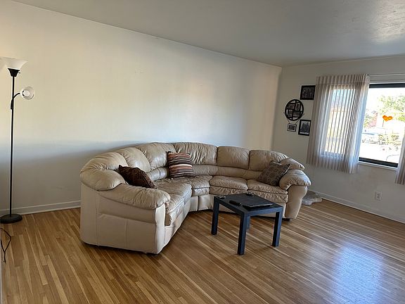 2nd image of 3027 Aliso Dr NE