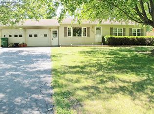 123 Strawberry Hill Rd, Rochester, NY 14623