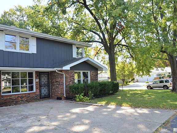 2nd image of 2834 W Sheffield Dr