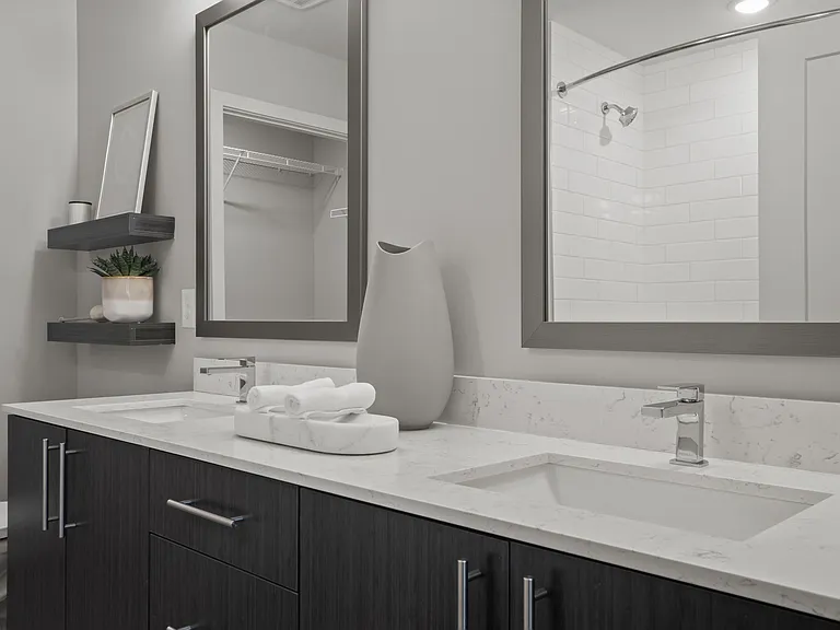 Legacy Rochester Hills Apartments — Photo 13