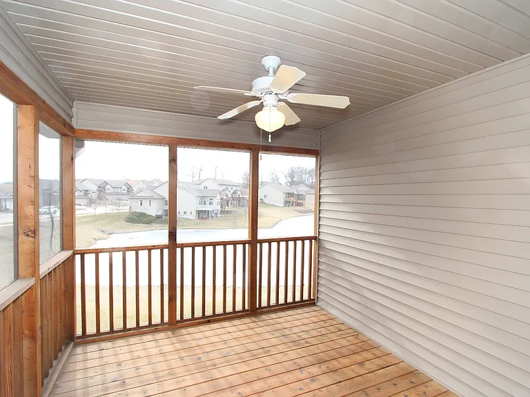 233 Woodfield Ct — Photo 20