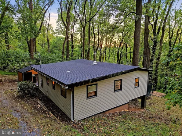 892 Massanutten Mountain Dr, Front Royal, VA 22630