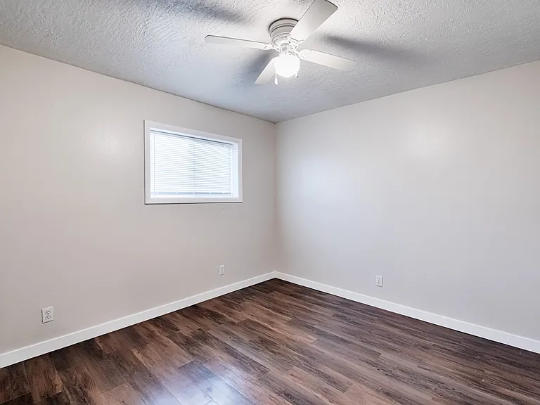 512 Elmwood Dr #1 — Photo 9
