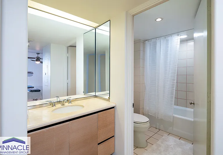 66 Queen St #2803 — Photo 6