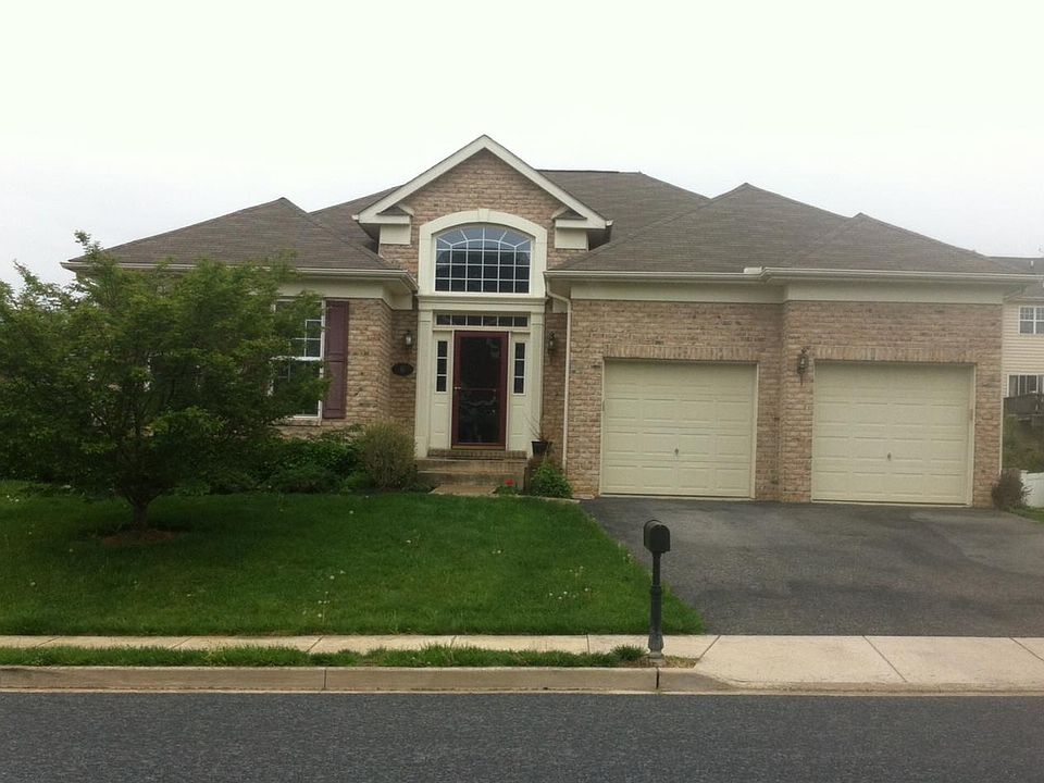 2nd image of 6 Zachary Ct