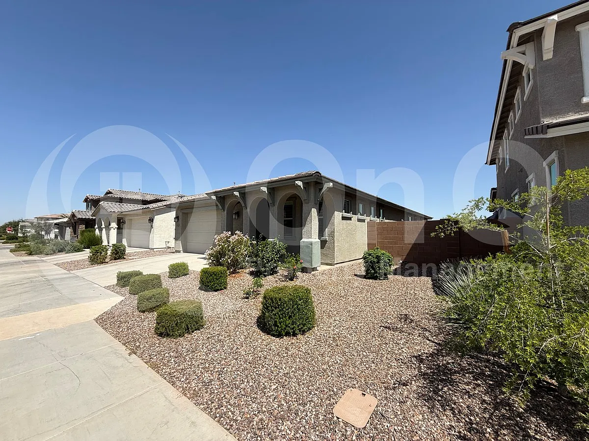Building Photo - 10942 E Tesla Ave