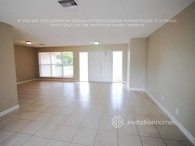 1810 N 47th Ave — Photo 3