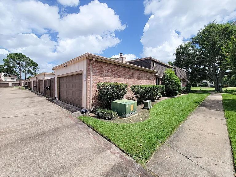 2815 Cambridge Ln — Photo 40