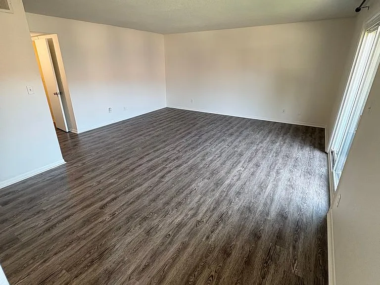 6224 Robinson St #4 — Photo 3