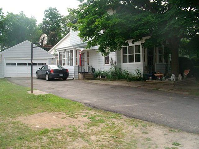 1st image of 15 Church St S