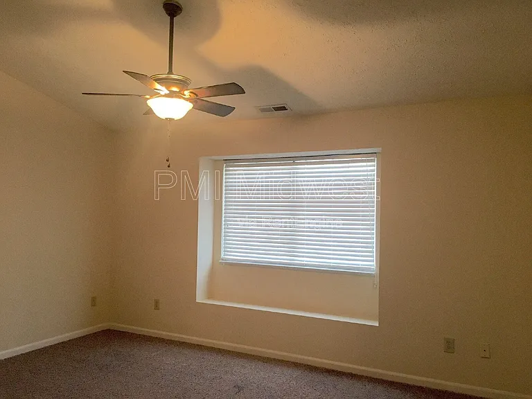 736 Pine Lake Dr — Photo 15