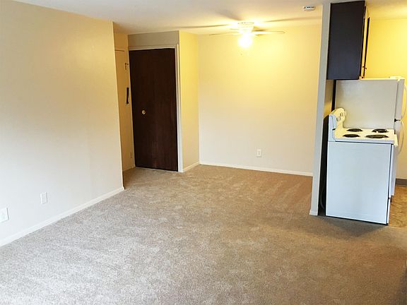 2nd image of 1382 Clarence Ave APT 02