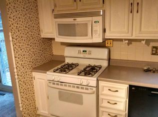 299 Lancaster Dr, Crystal Lake, IL 60014