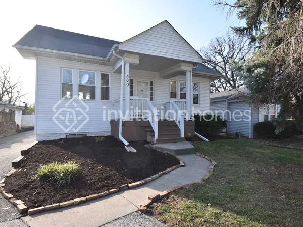 600 W 3rd St, Elmhurst, IL 60126